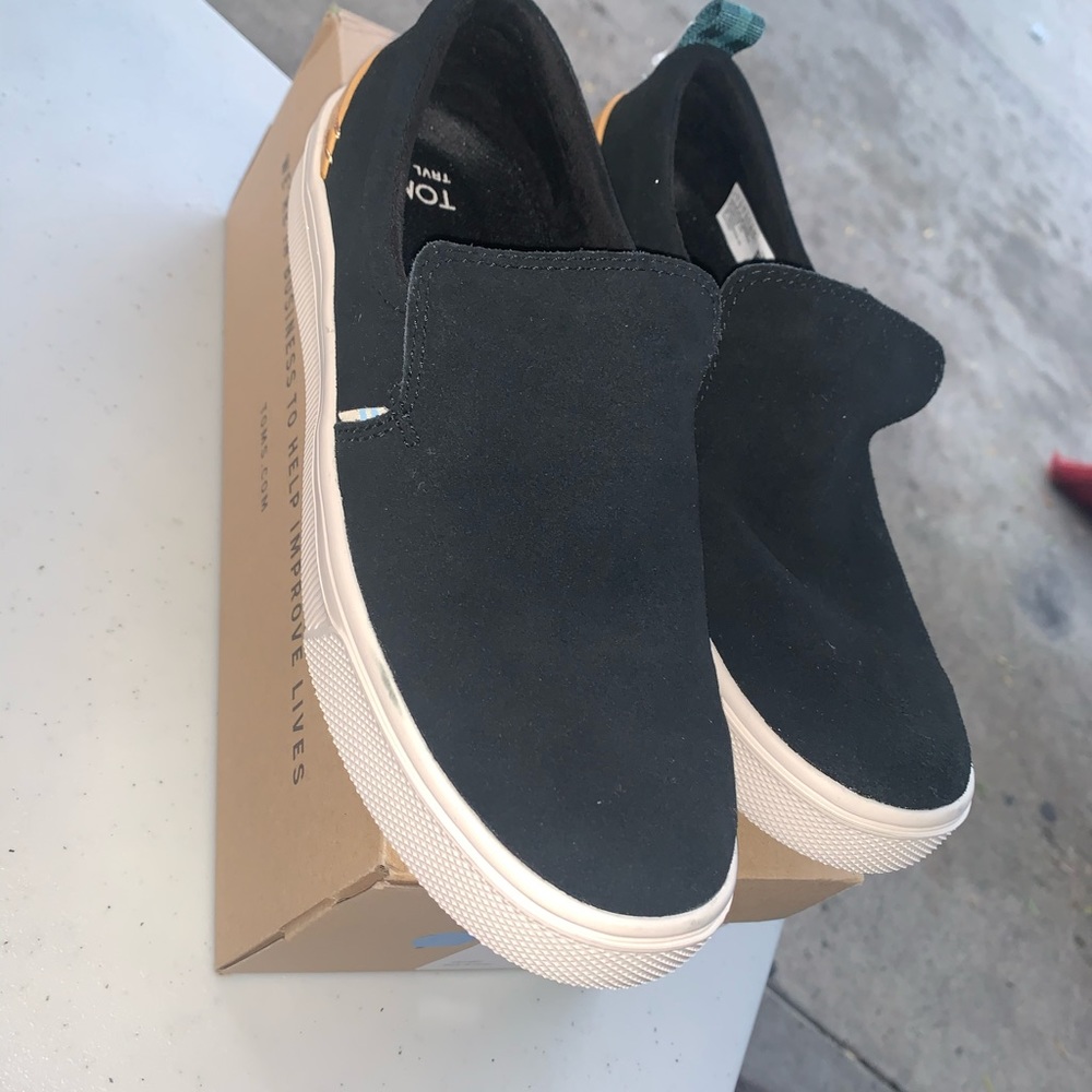 Toms - Picture 3 of 4